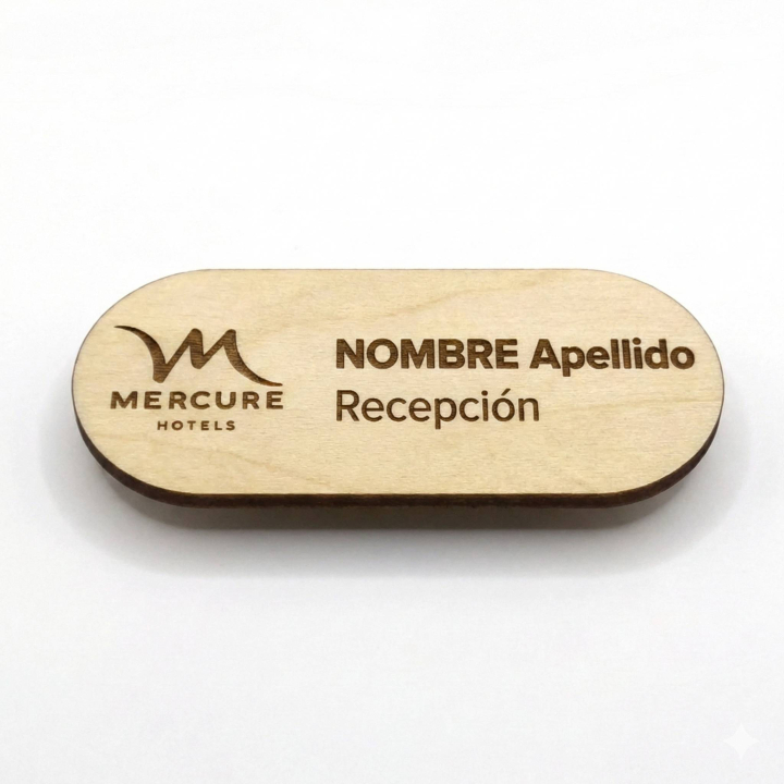Identificador personal ovalado de madera con imán