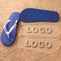 Chanclas personalizadas de colores con logo grabado en la suela