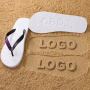 Chanclas negras o blancas personalizadas con grabado en la suela