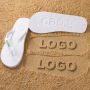 Chanclas negras o blancas personalizadas con grabado en la suela