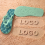 Chanclas personalizadas de colores con impresión y grabado en la suela
